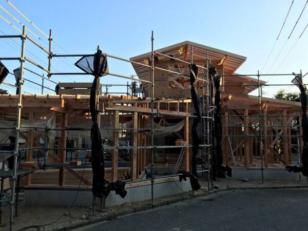 梅雨時期でも無垢材は気持ち良いです！