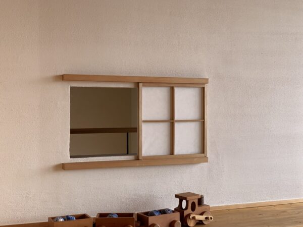 吹抜け部分にある小窓