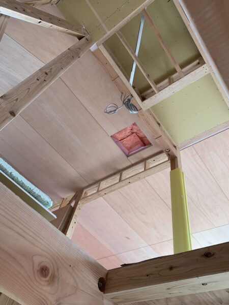 「覚路津の家」