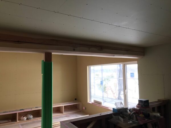 しっくい仕上げが進んでいます