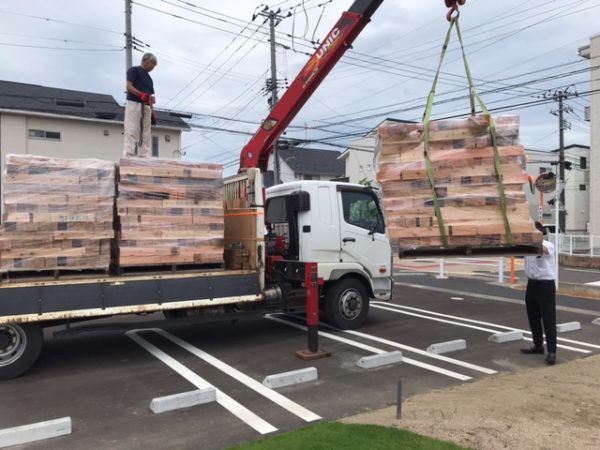 明日は薪販売会です！