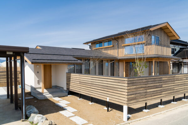 杉板外壁（ウッドロングエコ塗装）の特徴