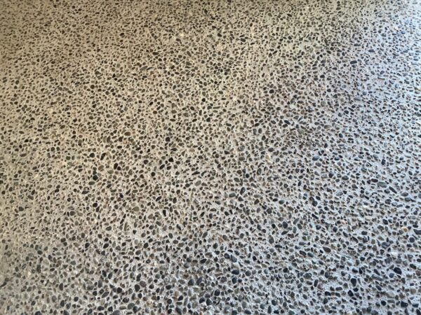 趣漂う洗い出しの表情。