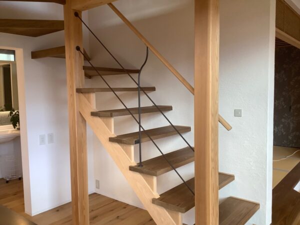 階段八角手摺。