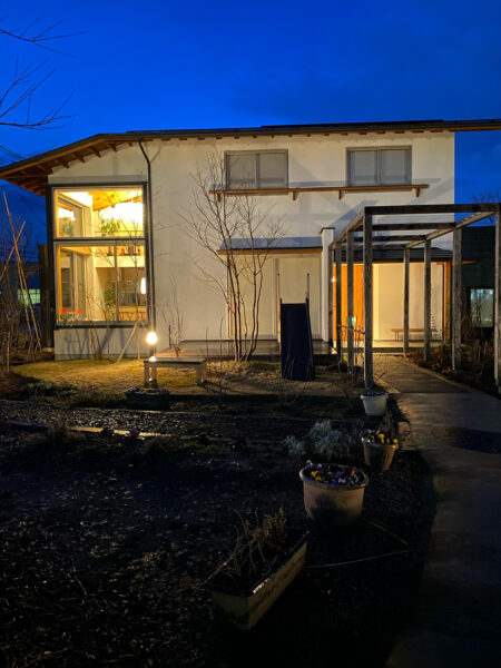 明日は雪がちらつく「夜に浮かび上がるモデルハウス・ナイトツアー」