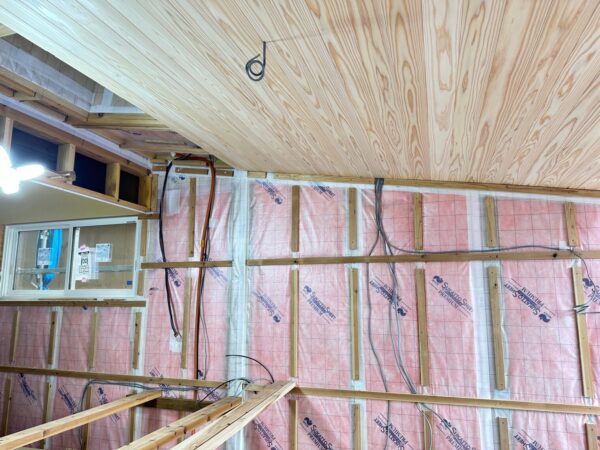 江南の家　現場レポ　―天井仕上げ・ボード貼りが進んでいます―