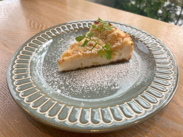 カフェメニューのクランブルチーズケーキが新しくなりました！