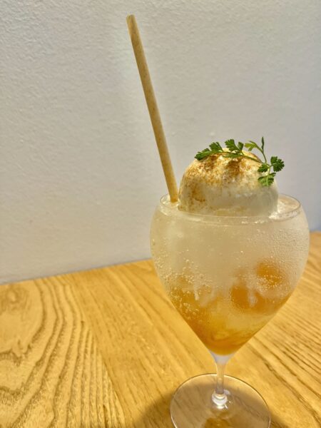 アップルパイクリームソーダ好評発売中です！