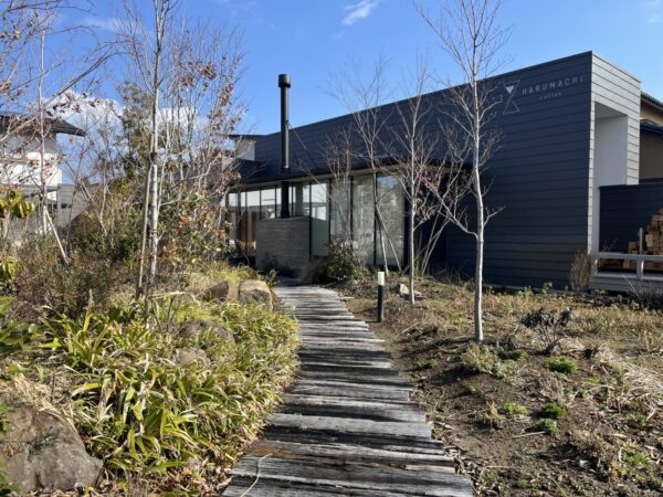 モデルハウスのお庭をととのえる