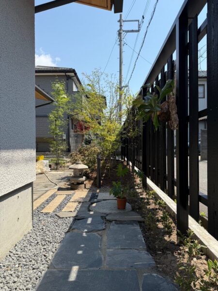 「牡丹山の家」外構計画