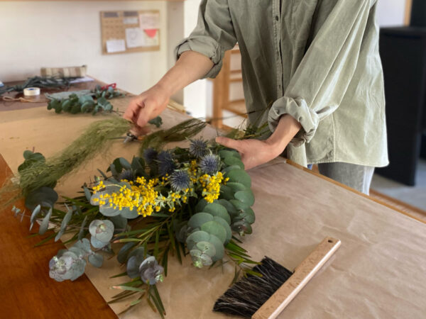 春のスワッグづくりワークショップは満員となりました