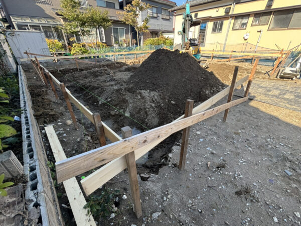 「坂井東のコートハウス」遣り方出しをしました！