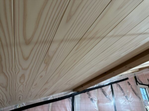 「牡丹山の家」天井羽目板工事