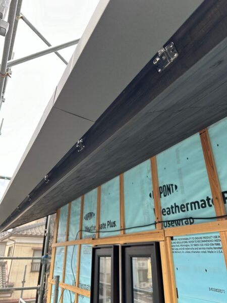 「牡丹山の家」軒天塗装完了