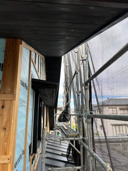 「牡丹山の家」軒天塗装完了