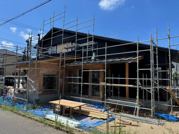 「牡丹山の家」仕上げ工事中