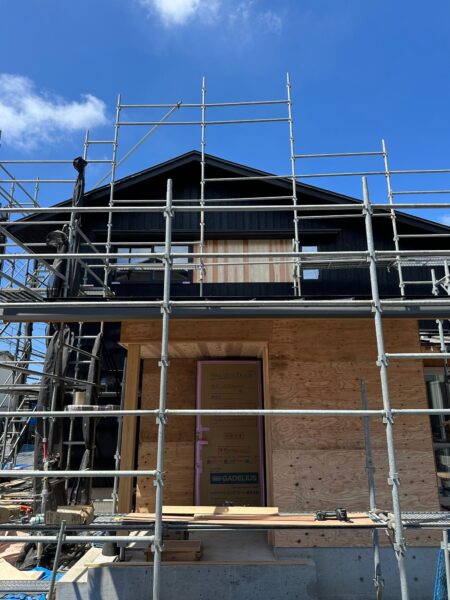 「牡丹山の家」仕上げ工事中