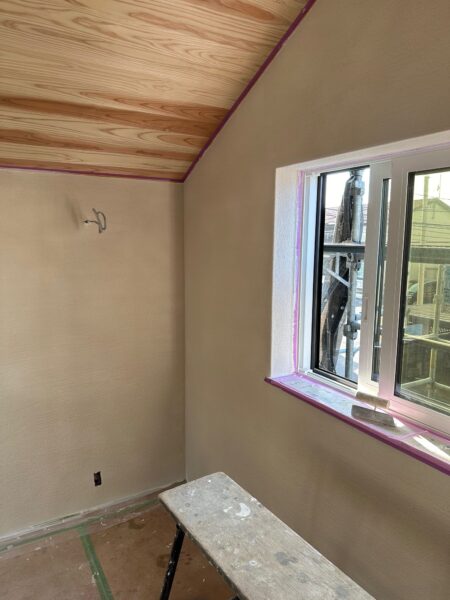 「牡丹山の家」仕上げ工事中