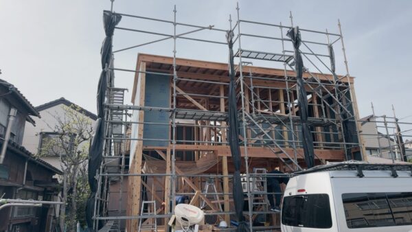 「関屋金衛町の家」上棟