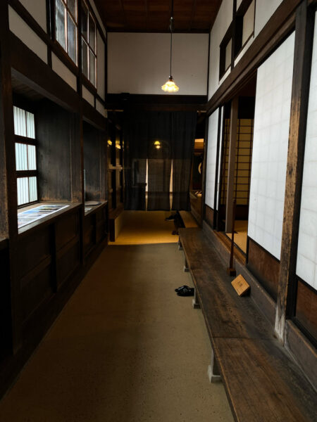 旧小澤家住宅通り土間