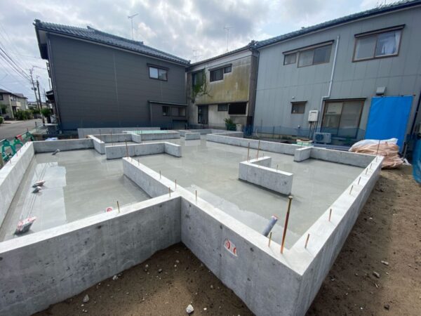 「牡丹山の家Ⅱ」基礎工事_脱枠・基礎工事完成