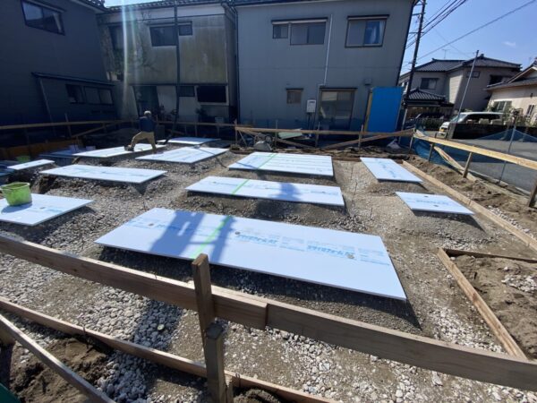 「牡丹山の家Ⅱ」基礎工事_断熱材敷き込み・捨てコン打設