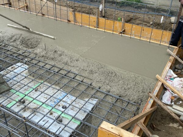 「牡丹山の家Ⅱ」基礎工事_深基礎部　スラブ打設