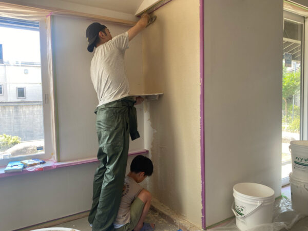 「豊栄の家」漆喰塗り体験