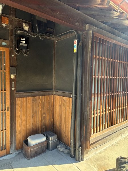 有松の街並み　電気の引き込み