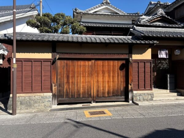 有松の街並み　駐車スペース
