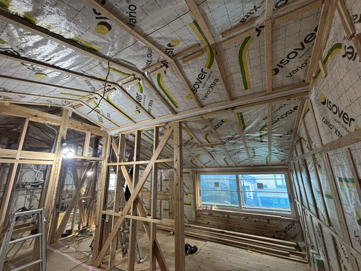 「坂井東のコートハウス」断熱・防水・気密施工