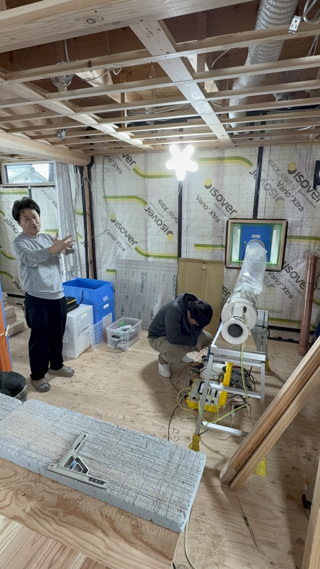 「借景を楽しむ新発田の家」気密測定を行いました