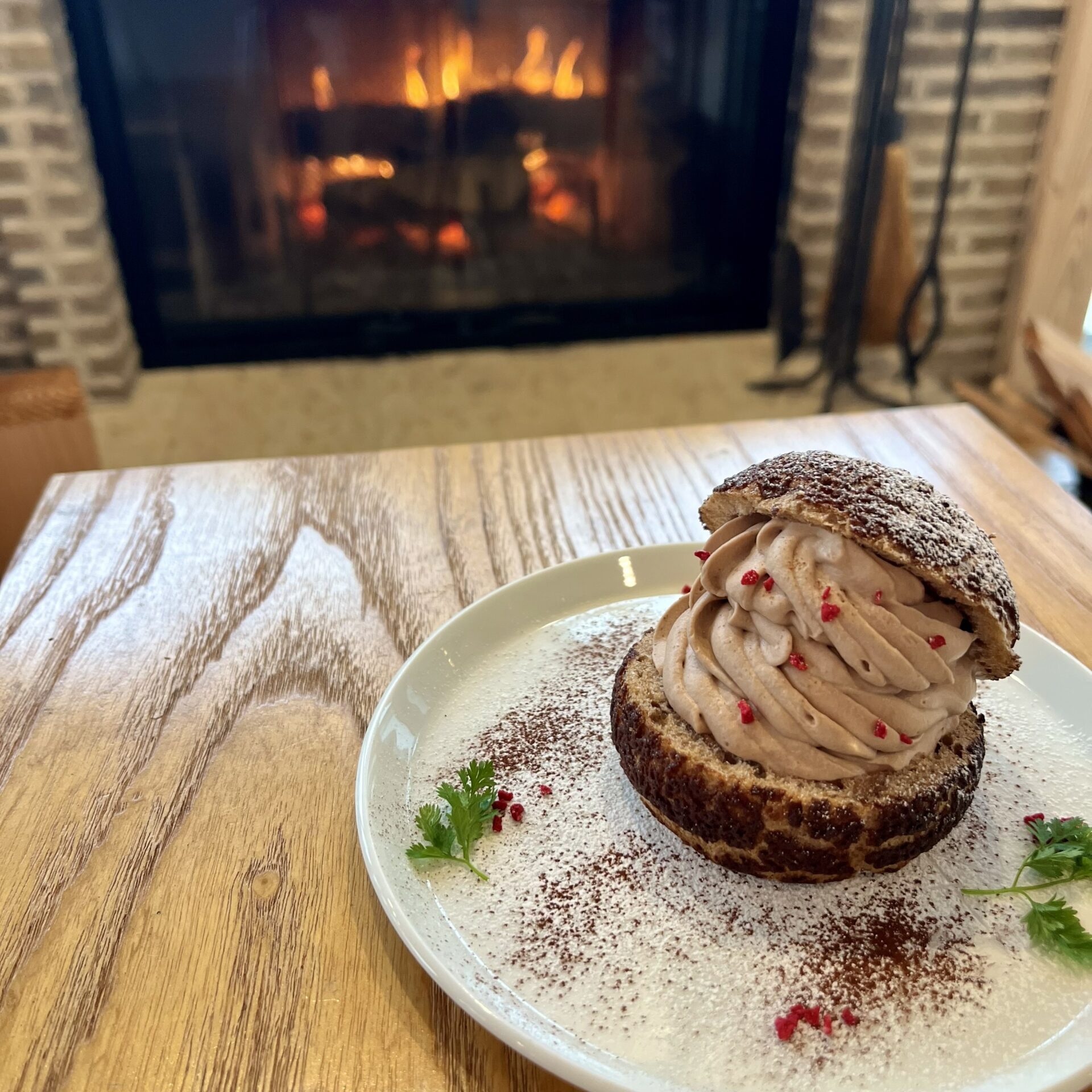 バレンタインに贈る、大人のショコラシュー「ノワールパフ」