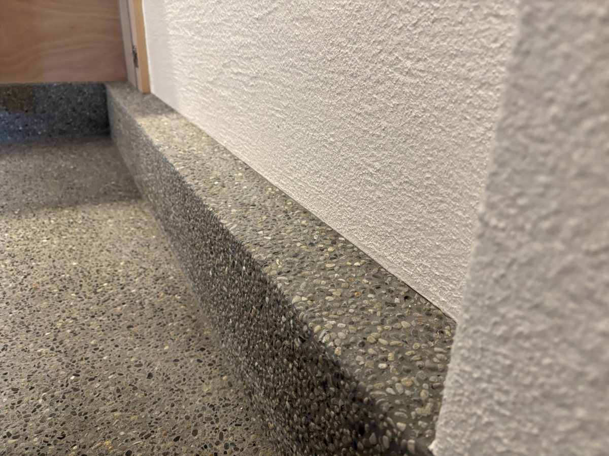 「坂井東のコートハウス」洗出し・かきりしん壁工事