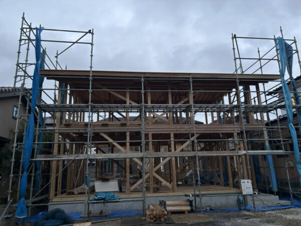 「坂井東のコートハウス」上棟