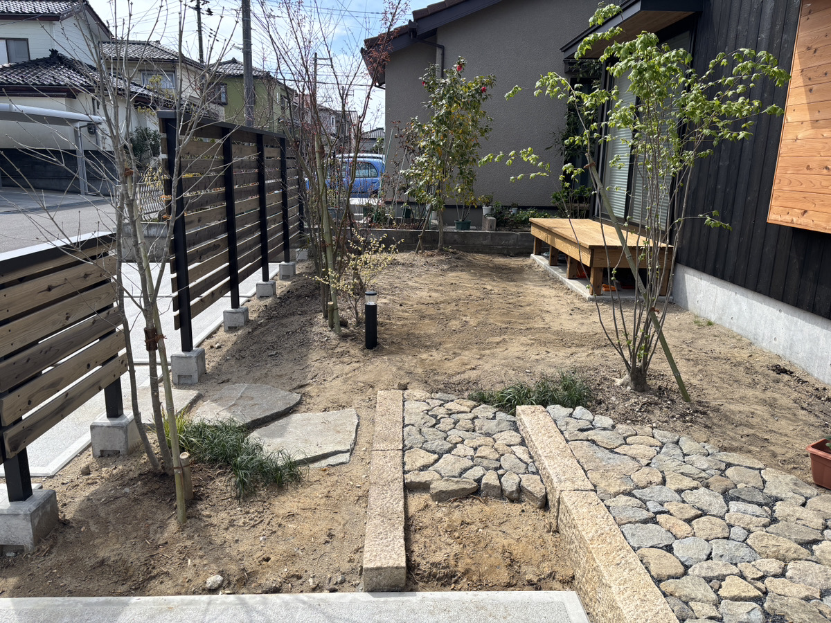 「坂井東のコートハウス」造園工事