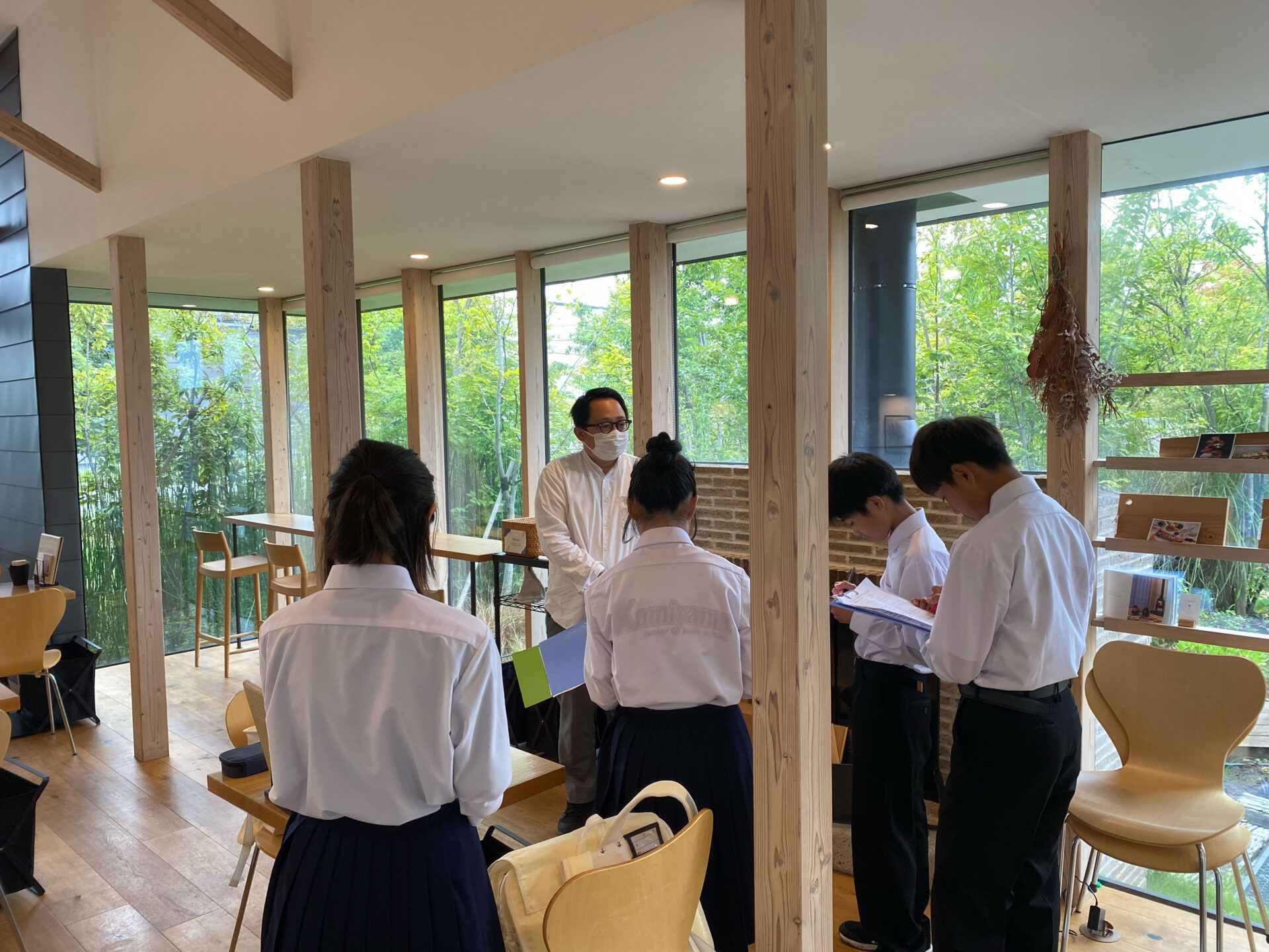 地域の中学生が「HARUMACHI coffee」にインタビューにやってきた